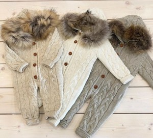 Laferio Wool Raccoon Dog Warme Rampers mit cremefarbener Wolle