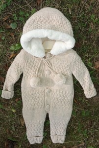 Laferio Wool Ball Warmer Wollspielanzug, beige Farbe