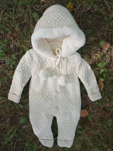 Laferio Wool Ball Warmer Strampler mit Ecru-Wolle