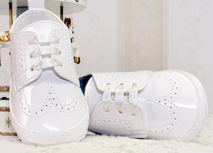 Elegante Jungenschuhe, Lackleder - weiß